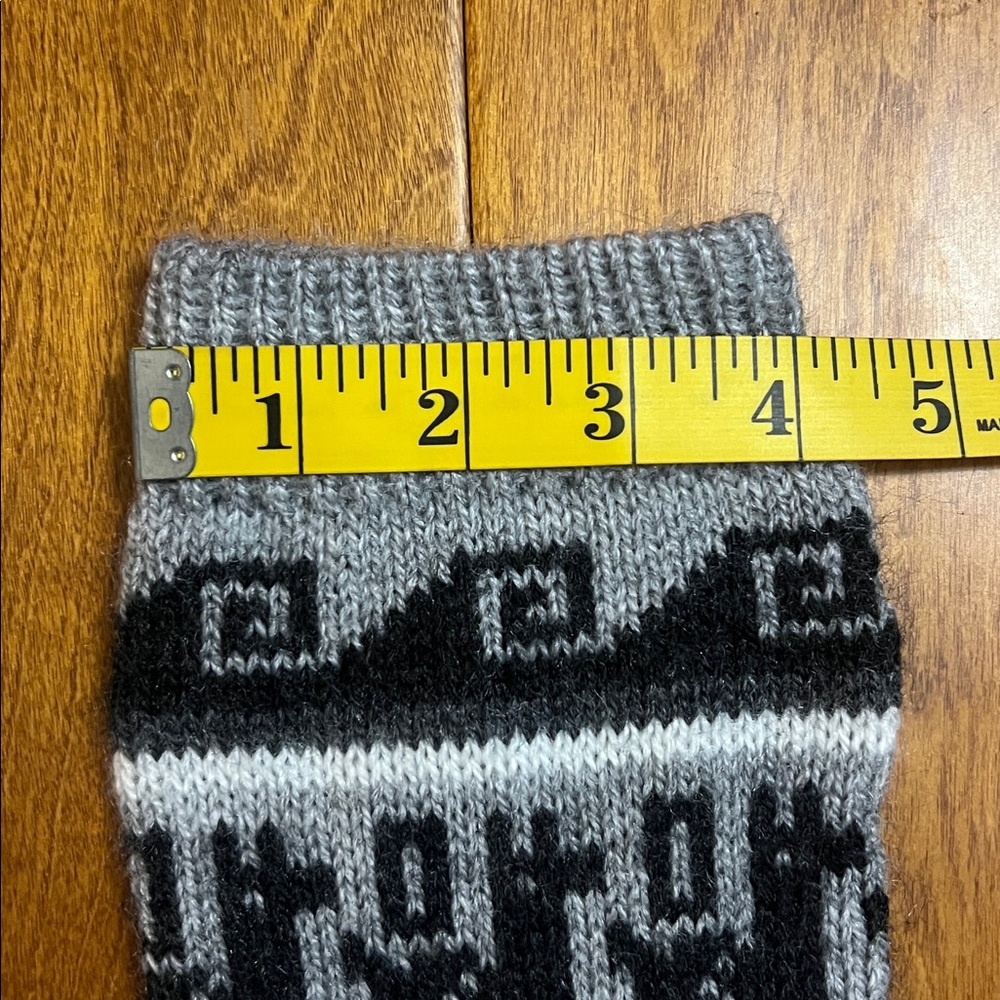 Hand Knitted Wool Acrylic Blend Grey Winter Socks One Size Vintage Inspired - Picture 4 of 6